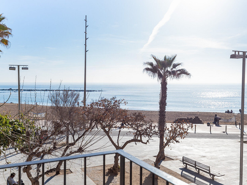 Renovated Beachside Apartment with Balcony in Barceloneta, Barcelona. Photo:  19