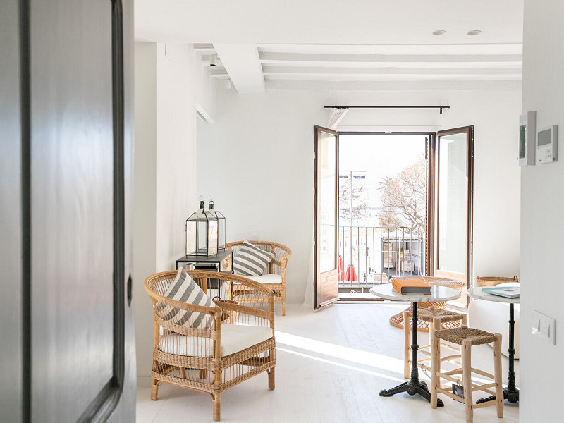 Renovated Beachside Apartment with Balcony in Barceloneta, Barcelona. Photo:  20