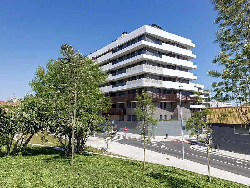 The second line of the sea. Apartments in a new residential complex in Montgat, Costa Maresme. Photo:  2
