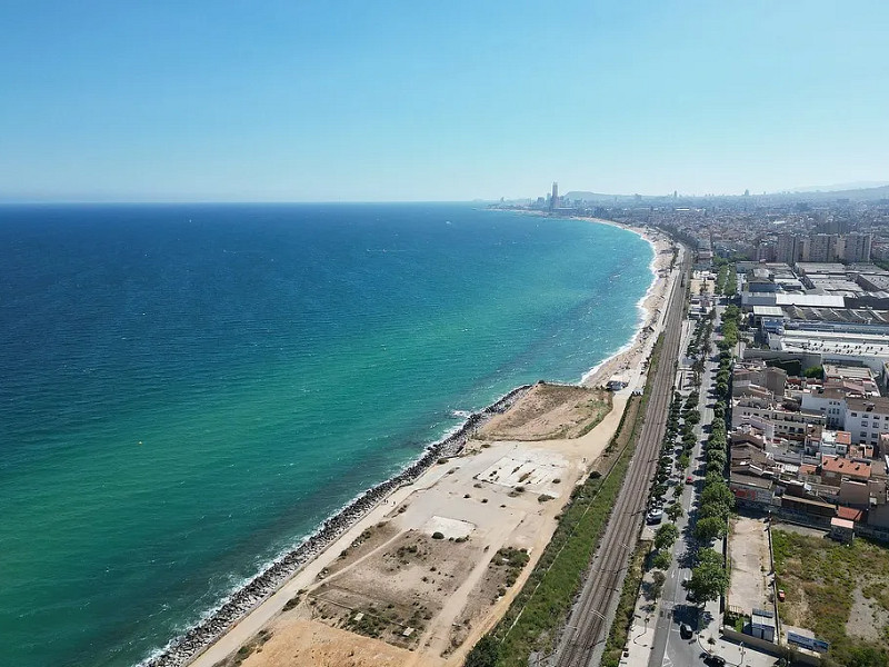 The second line of the sea. Apartments in a new residential complex in Montgat, Costa Maresme. Photo:  23