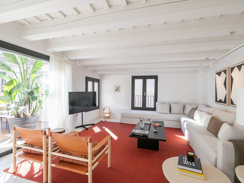 FFurnished Duplex Penthouse for Rent in El Gòtic