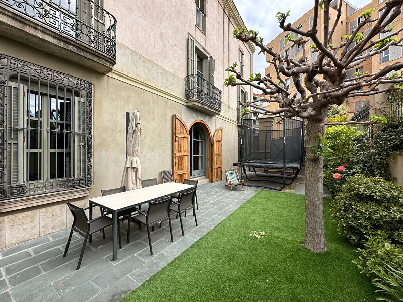Уникальная квартира с собственным садом в Сан-Жуст-Десверн. Фото:  32