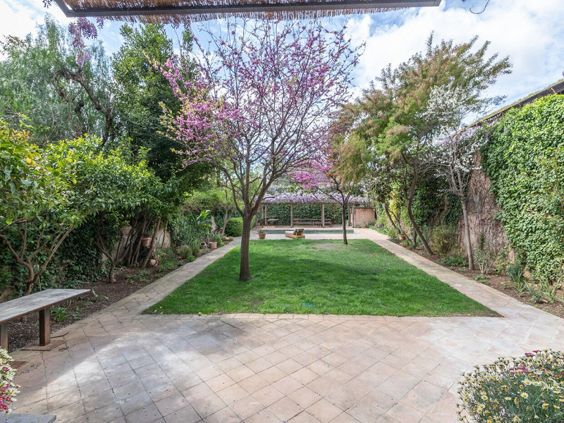 Charming House with Garden and Pool for Mid-Term Rent in Sarrià Center. Photo:  7