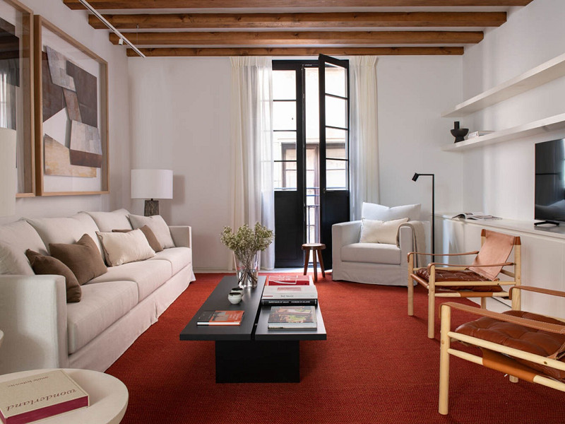 Luxury Apartment in a Restored 16th-Century Building with Spa, Pool and Included Services