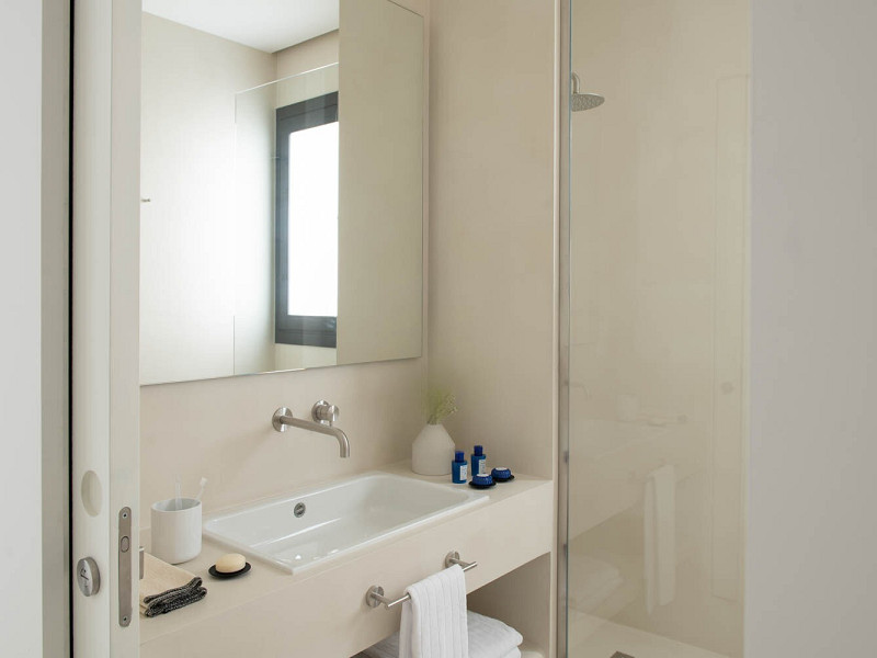 Luxury Apartment in a Restored 16th-Century Building with Spa, Pool and Included Services. Photo:  7