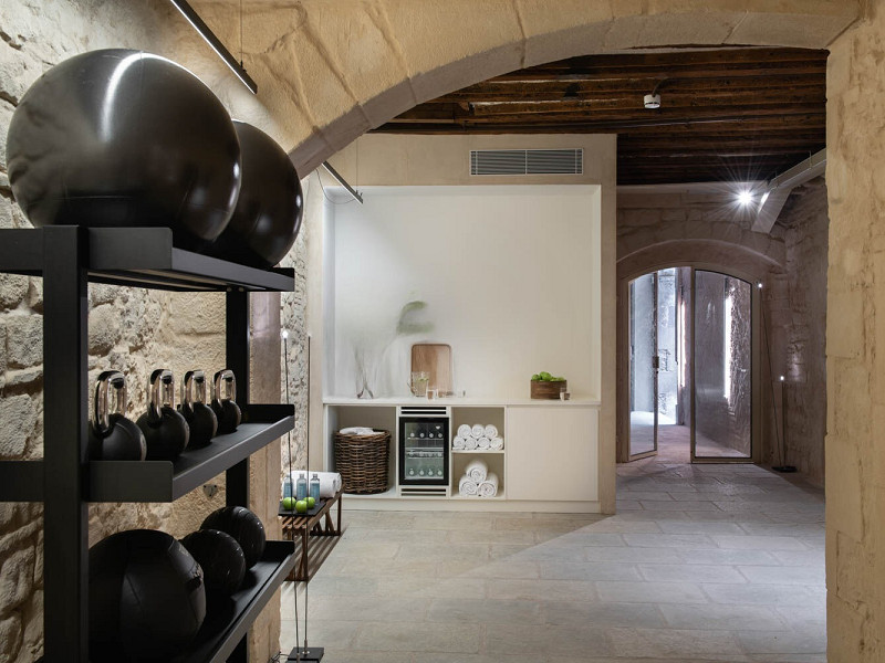 Luxury Apartment in a Restored 16th-Century Building with Spa, Pool and Included Services. Photo:  11