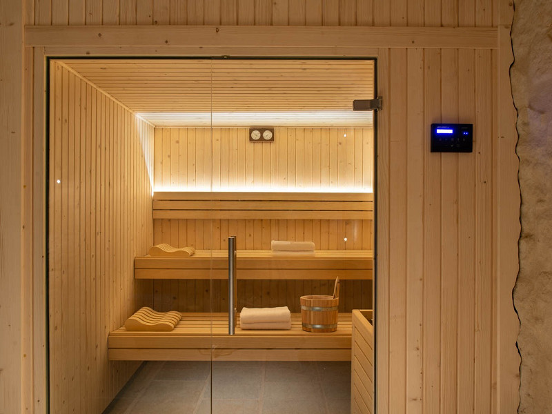 Luxury Apartment in a Restored 16th-Century Building with Spa, Pool and Included Services. Photo:  13
