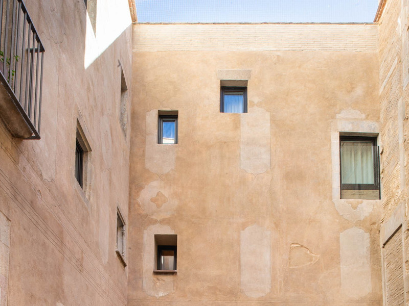 Luxury Apartment in a Restored 16th-Century Building with Spa, Pool and Included Services. Photo:  14