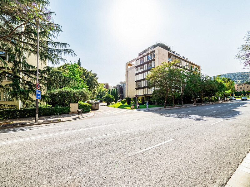 Luxury Penthouse Duplex with Expansive Terraces in Pedralbes. Photo:  11