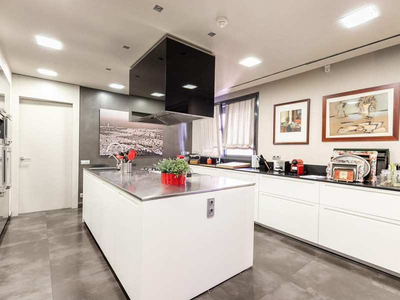 Роскошная квартира 500 м² с террасой и бассейном на проспекте Бонанова. Фото:  9