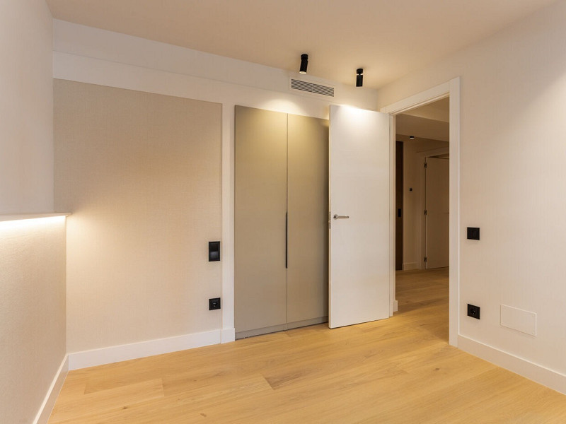 Elegant New Home in Turó Park with Terrace and Parking. Photo:  28