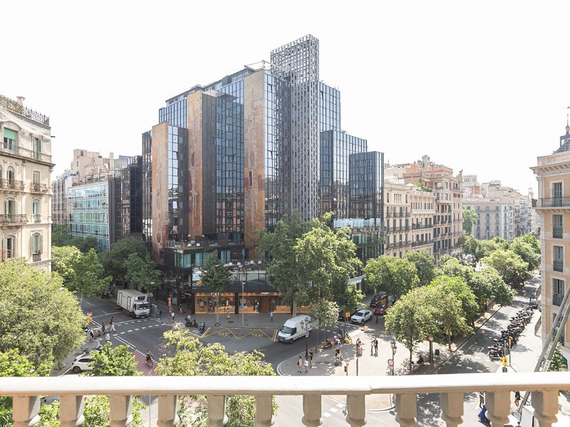 Stylish Flat in Eixample, Steps from Passeig de Gràcia. Photo:  7