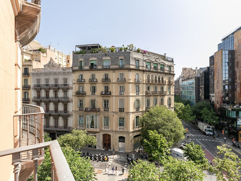 Stylish Flat in Eixample, Steps from Passeig de Gràcia. Photo:  9