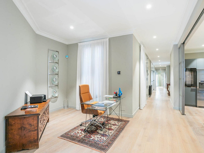 Stylish Flat in Eixample, Steps from Passeig de Gràcia. Photo:  11