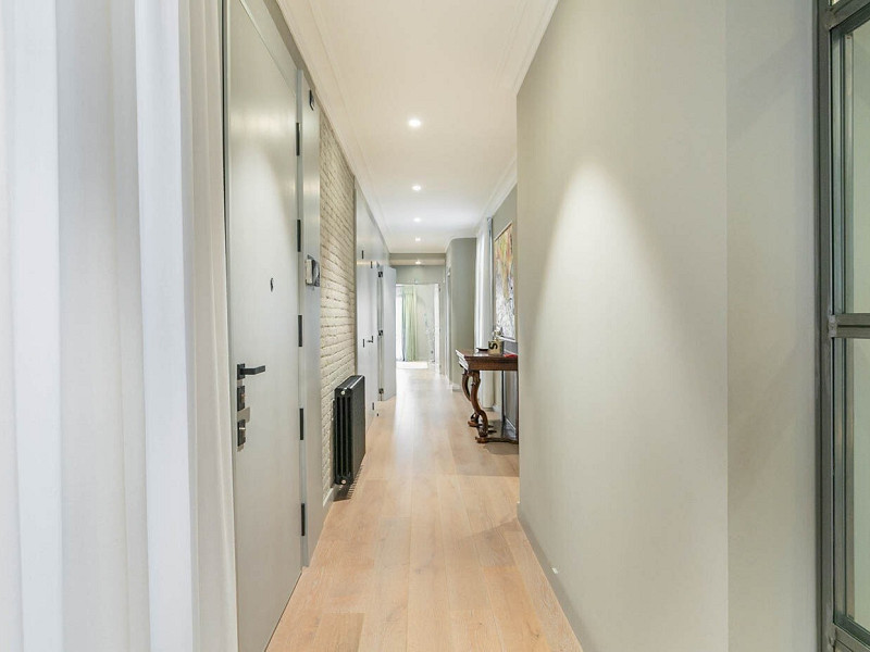 Stylish Flat in Eixample, Steps from Passeig de Gràcia. Photo:  12
