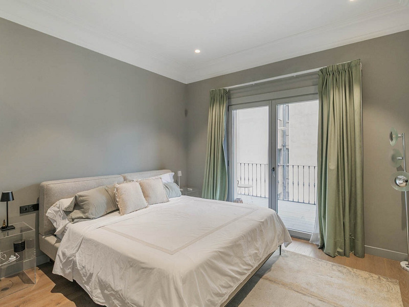 Stylish Flat in Eixample, Steps from Passeig de Gràcia. Photo:  14