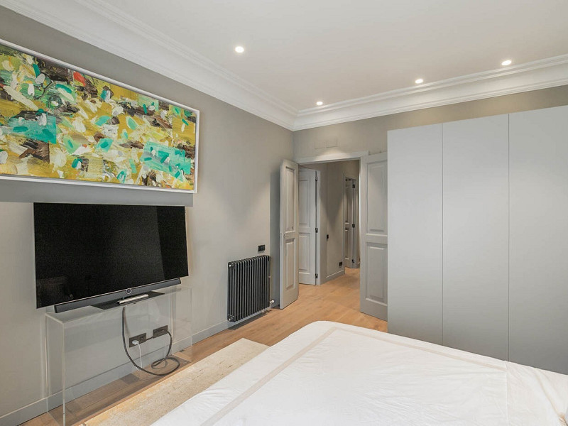 Stylish Flat in Eixample, Steps from Passeig de Gràcia. Photo:  15