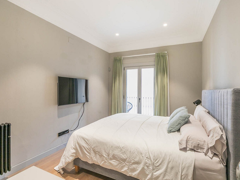 Stylish Flat in Eixample, Steps from Passeig de Gràcia. Photo:  16