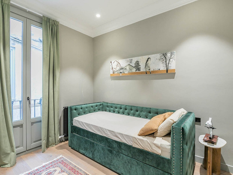Stylish Flat in Eixample, Steps from Passeig de Gràcia. Photo:  18