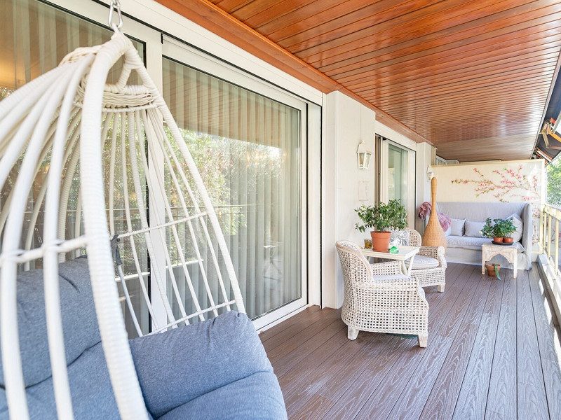 Bright, Fully Renovated Apartment with Terrace in Galvany. Photo:  3