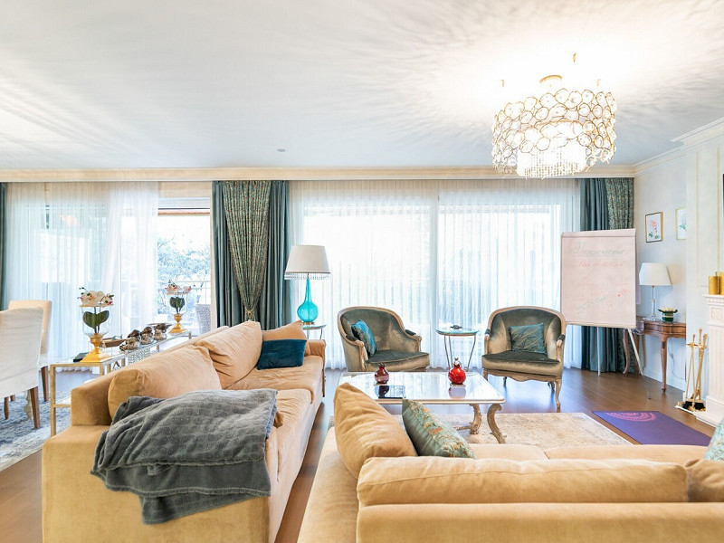 Bright, Fully Renovated Apartment with Terrace in Galvany. Photo:  6