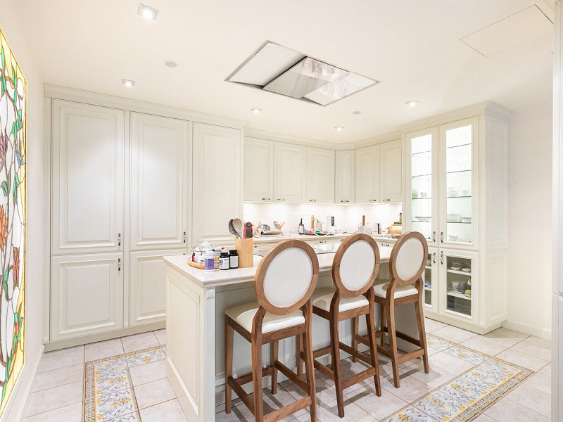 Bright, Fully Renovated Apartment with Terrace in Galvany. Photo:  9