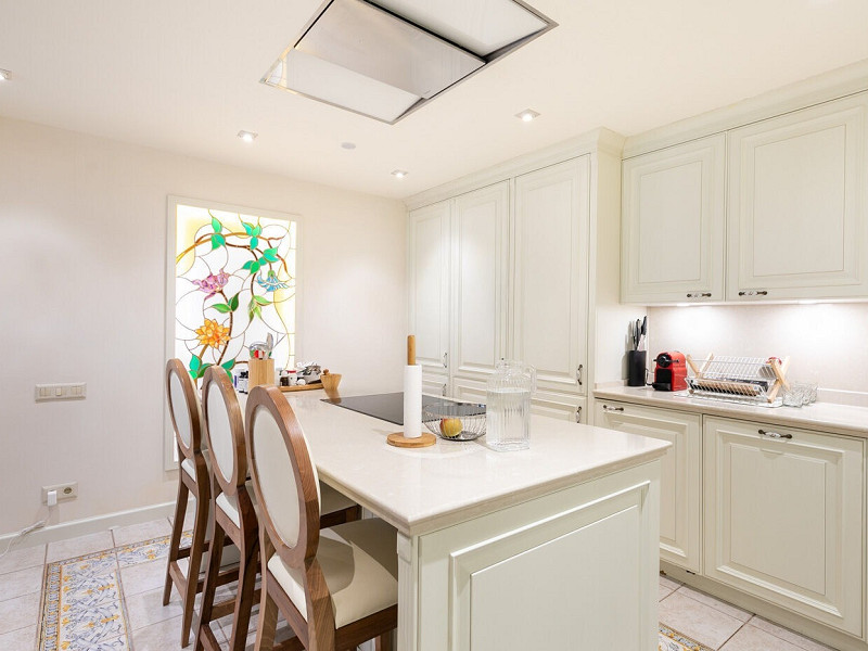 Bright, Fully Renovated Apartment with Terrace in Galvany. Photo:  10