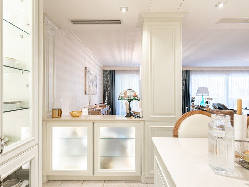 Bright, Fully Renovated Apartment with Terrace in Galvany. Photo:  12