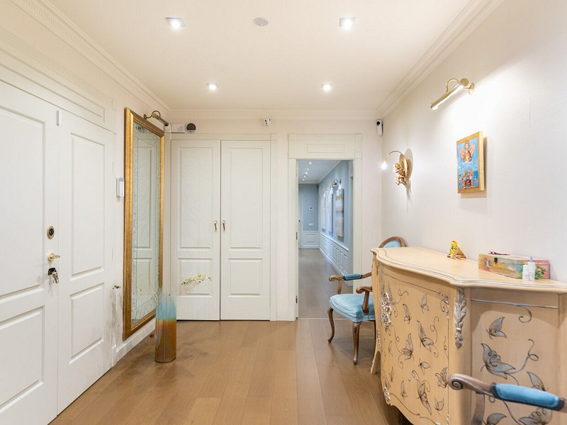Bright, Fully Renovated Apartment with Terrace in Galvany. Photo:  13