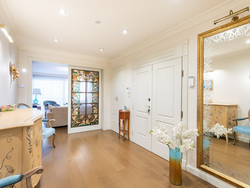 Bright, Fully Renovated Apartment with Terrace in Galvany. Photo:  14