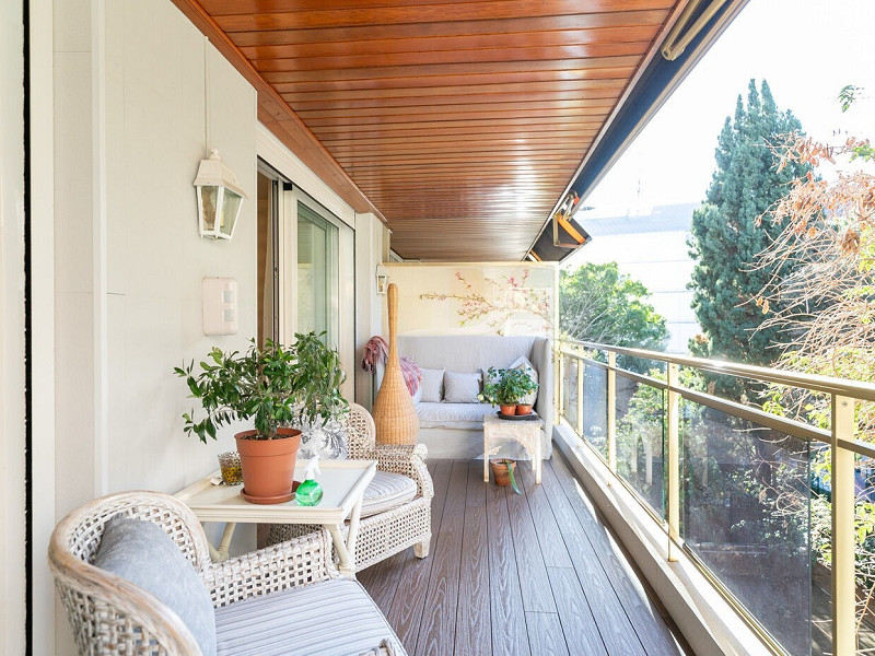 Bright, Fully Renovated Apartment with Terrace in Galvany. Photo:  30