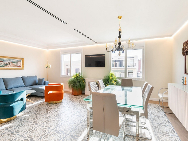 Exclusive Renovated Apartment on the Pedestrian Consell de Cent Street in Eixample. Photo:  2