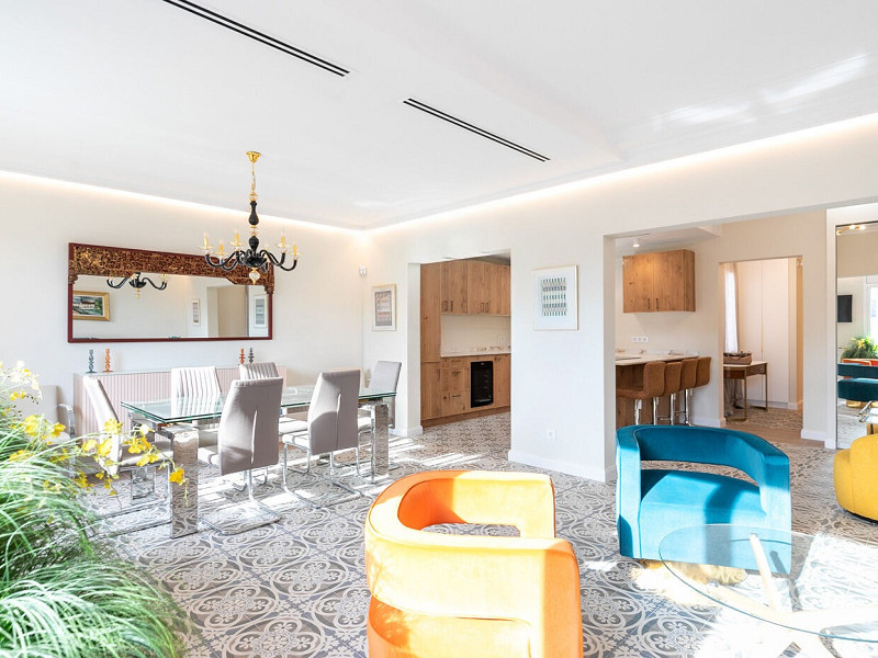 Exclusive Renovated Apartment on the Pedestrian Consell de Cent Street in Eixample. Photo:  3