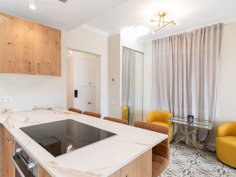 Exclusive Renovated Apartment on the Pedestrian Consell de Cent Street in Eixample. Photo:  7