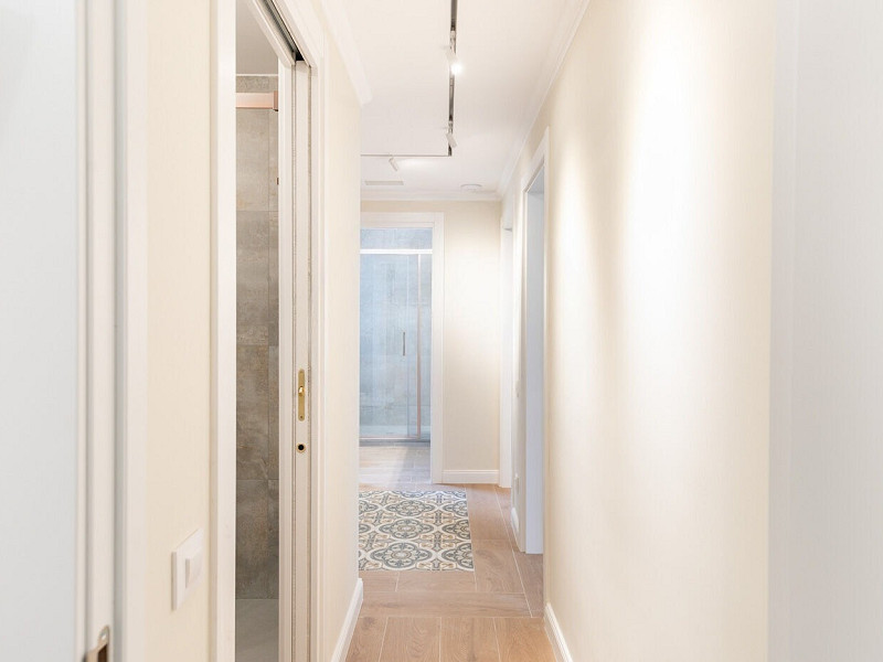 Exclusive Renovated Apartment on the Pedestrian Consell de Cent Street in Eixample. Photo:  10