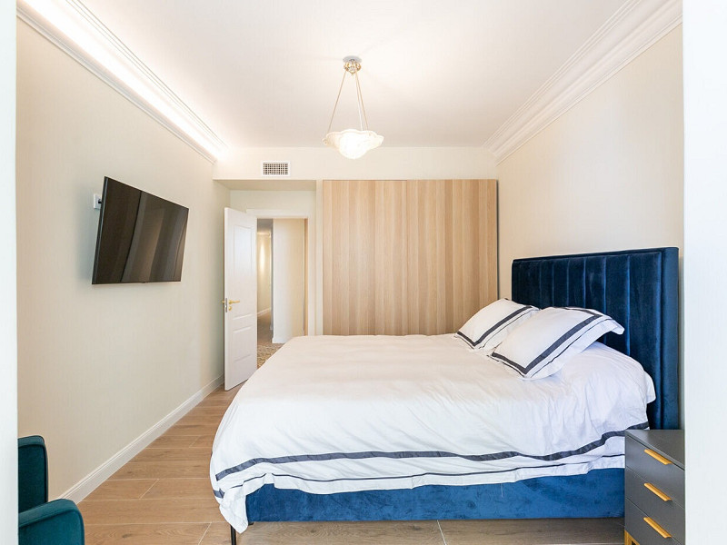Exclusive Renovated Apartment on the Pedestrian Consell de Cent Street in Eixample. Photo:  17