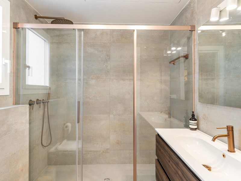 Exclusive Renovated Apartment on the Pedestrian Consell de Cent Street in Eixample. Photo:  18