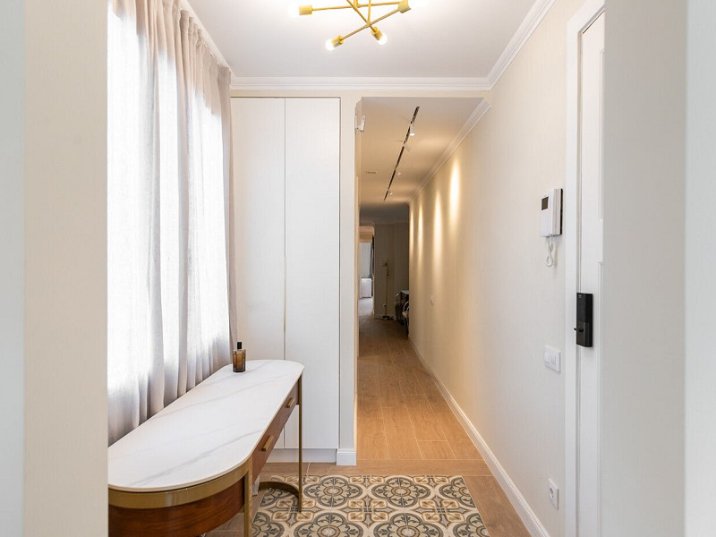 Exclusive Renovated Apartment on the Pedestrian Consell de Cent Street in Eixample. Photo:  19