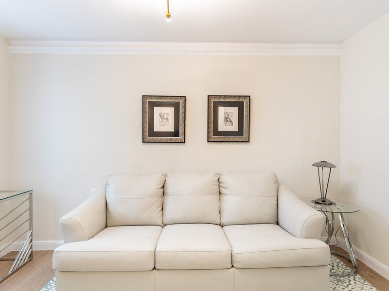 Exclusive Renovated Apartment on the Pedestrian Consell de Cent Street in Eixample. Photo:  20