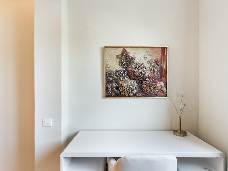 Exclusive Renovated Apartment on the Pedestrian Consell de Cent Street in Eixample. Photo:  26