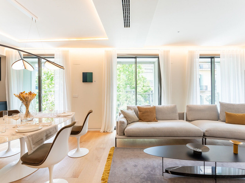 Premium Apartments in Eixample Near Passeig de Gràcia with Luxury Amenities