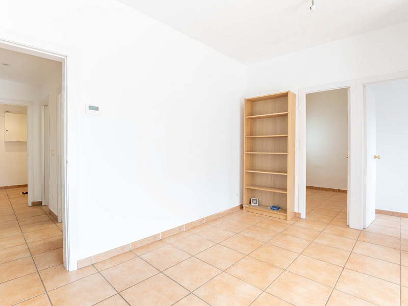 Bright 3-bedroom apartment with a beautiful view on the top floor, located in the Centre-Estació area of Sant Cugat. Photo:  9