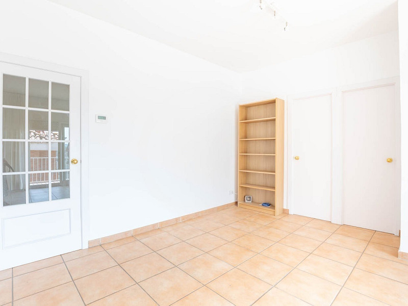 Bright 3-bedroom apartment with a beautiful view on the top floor, located in the Centre-Estació area of Sant Cugat. Photo:  10