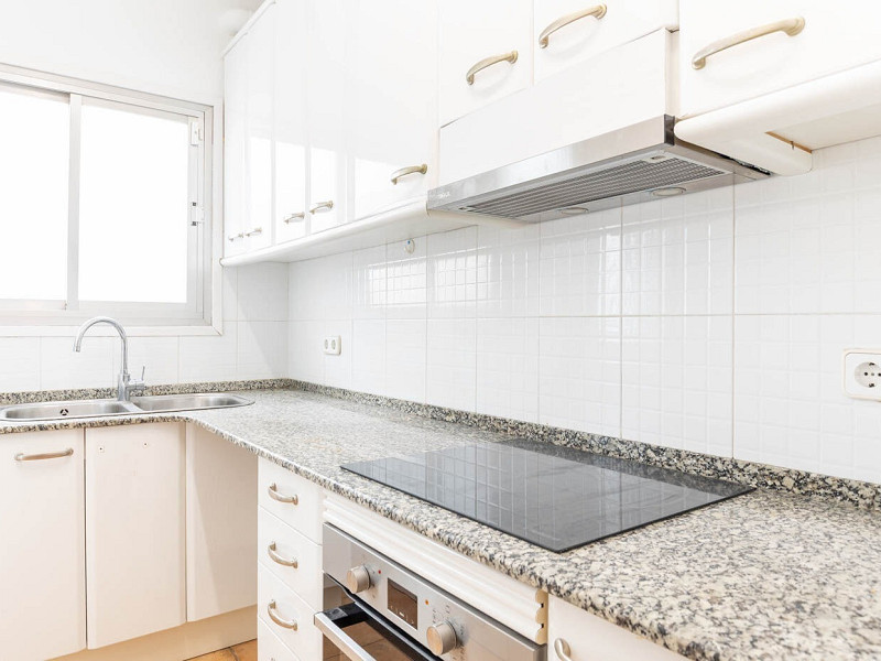 Bright 3-bedroom apartment with a beautiful view on the top floor, located in the Centre-Estació area of Sant Cugat. Photo:  13