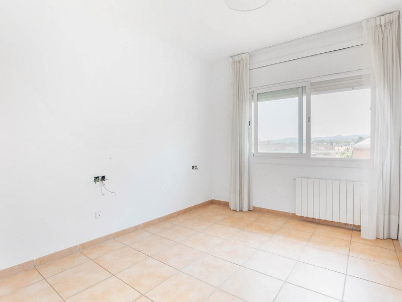 Bright 3-bedroom apartment with a beautiful view on the top floor, located in the Centre-Estació area of Sant Cugat. Photo:  17