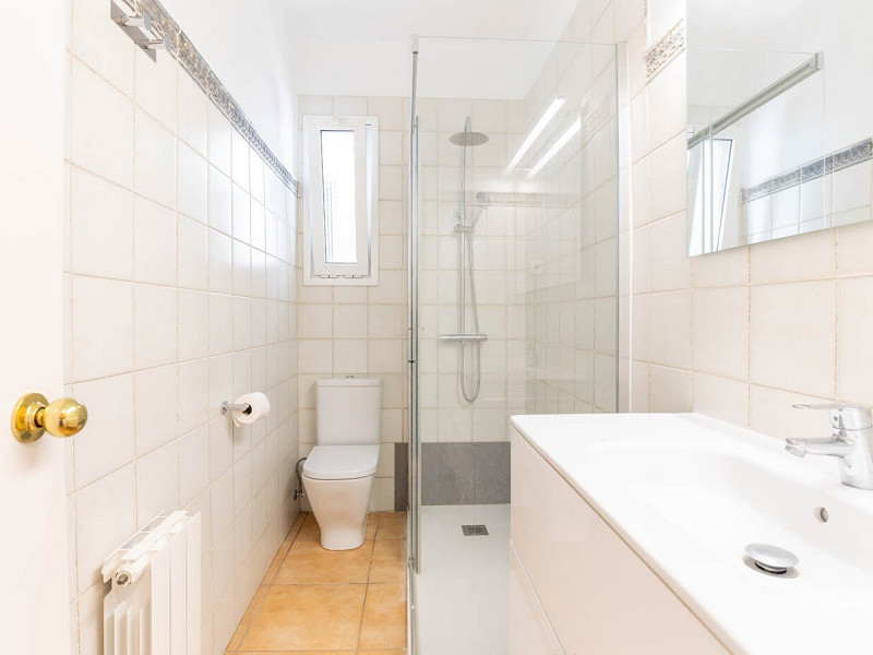 Bright 3-bedroom apartment with a beautiful view on the top floor, located in the Centre-Estació area of Sant Cugat. Photo:  20
