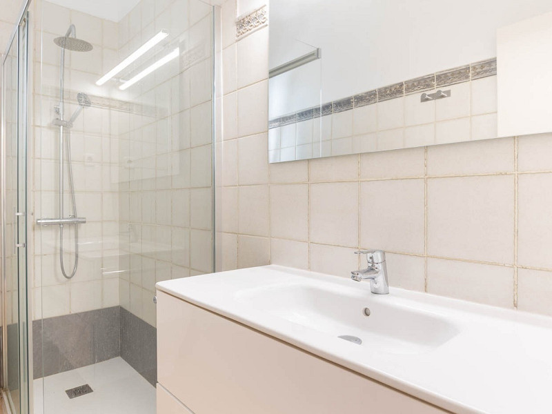Bright 3-bedroom apartment with a beautiful view on the top floor, located in the Centre-Estació area of Sant Cugat. Photo:  21