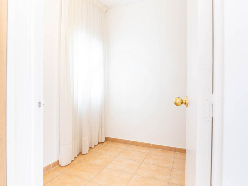 Bright 3-bedroom apartment with a beautiful view on the top floor, located in the Centre-Estació area of Sant Cugat. Photo:  22