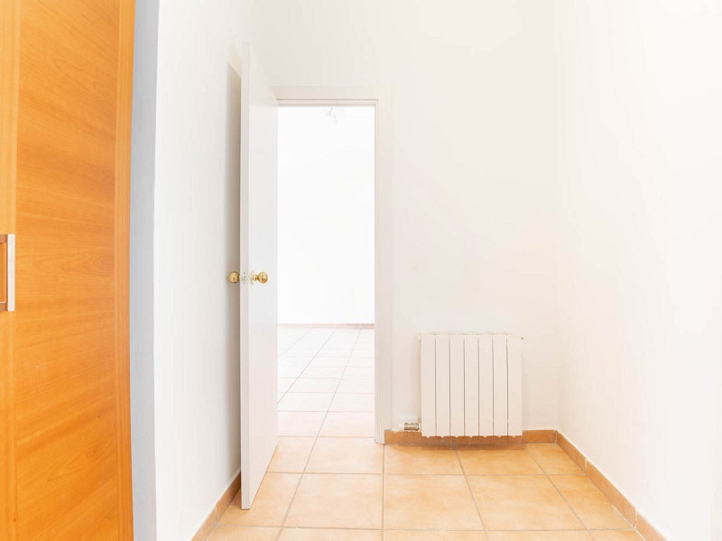 Bright 3-bedroom apartment with a beautiful view on the top floor, located in the Centre-Estació area of Sant Cugat. Photo:  25