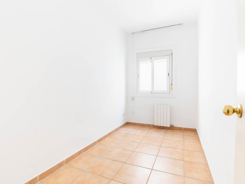 Bright 3-bedroom apartment with a beautiful view on the top floor, located in the Centre-Estació area of Sant Cugat. Photo:  26